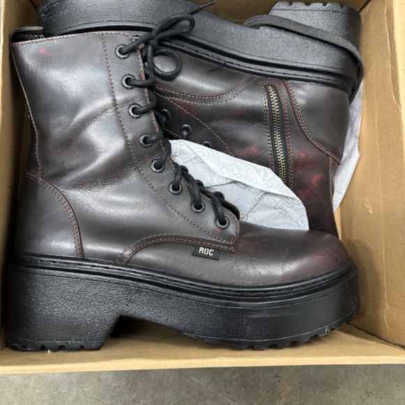 Boots - Picture 4 of 8